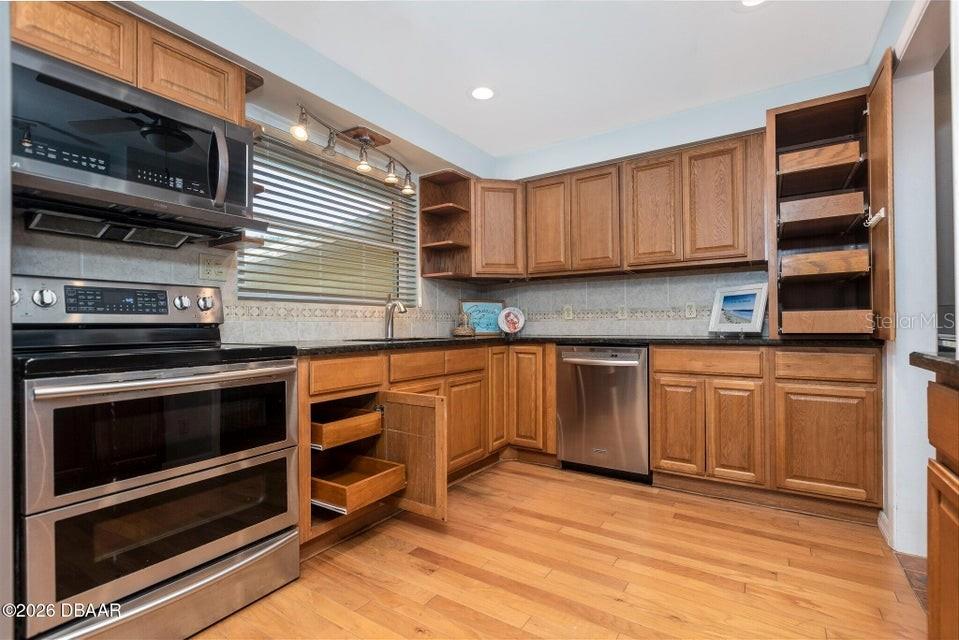 STANDISH SHORES BELLEWOOD - Residential