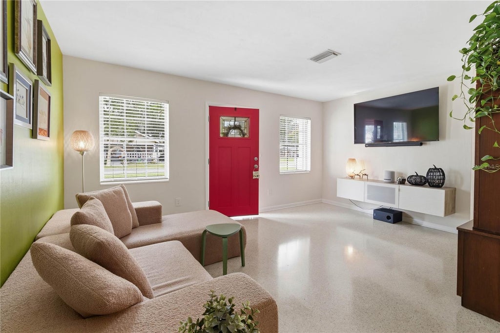Photo of 222 6th Street NE, Fort Meade, FL 33841 (MLS # L4965223)