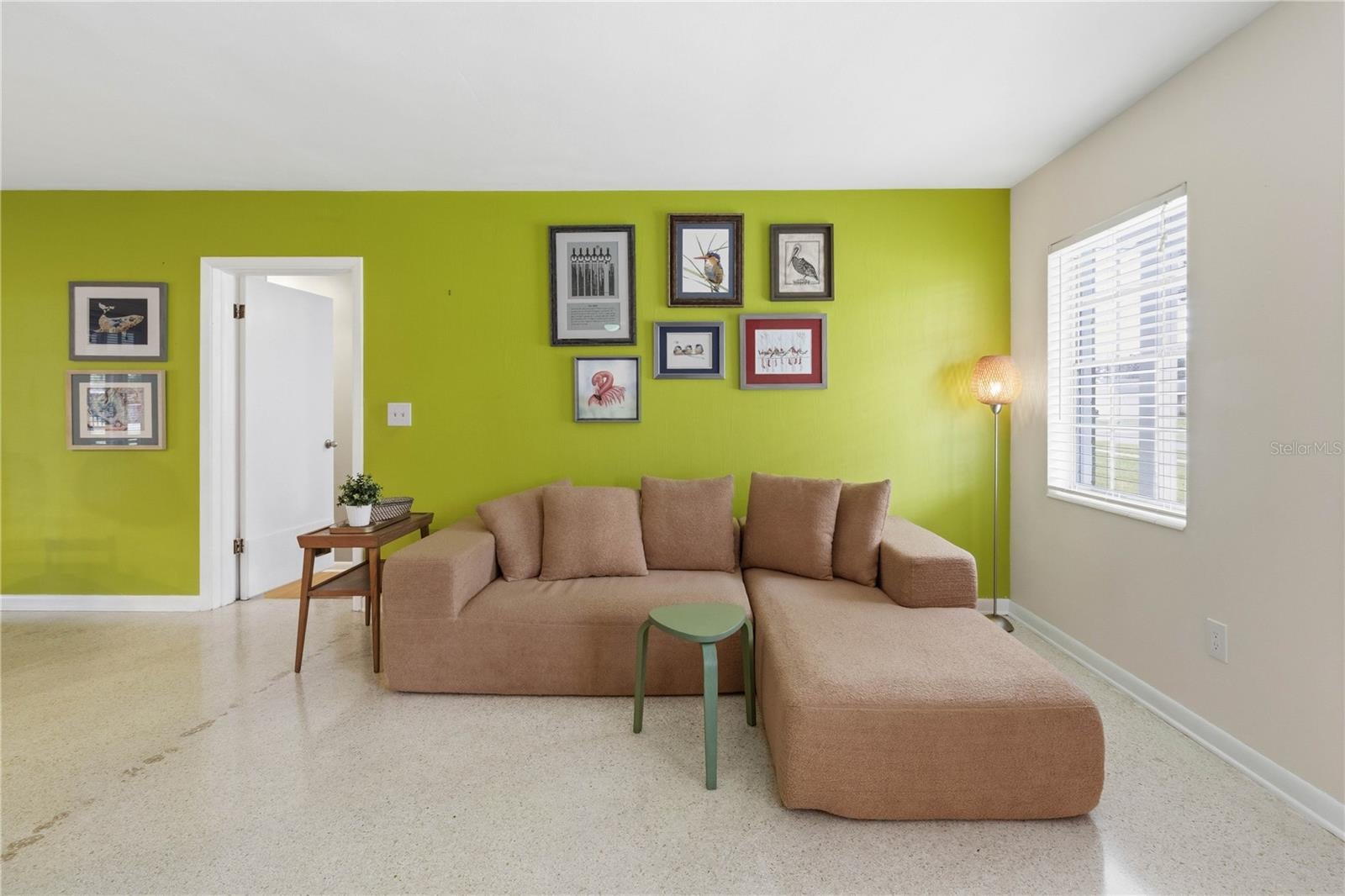 222 6TH STREET NE