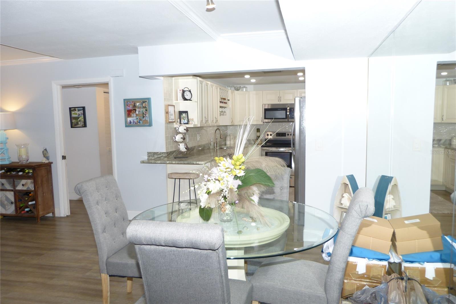 MEDITERRANEAN MANORS - Residential Lease