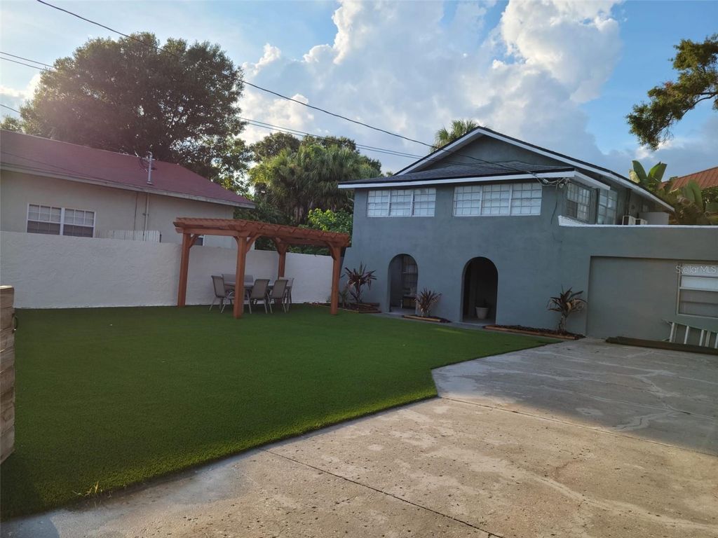 Photo of 2417 W Gray Street, Tampa, FL 33609 (MLS # TB8494648)