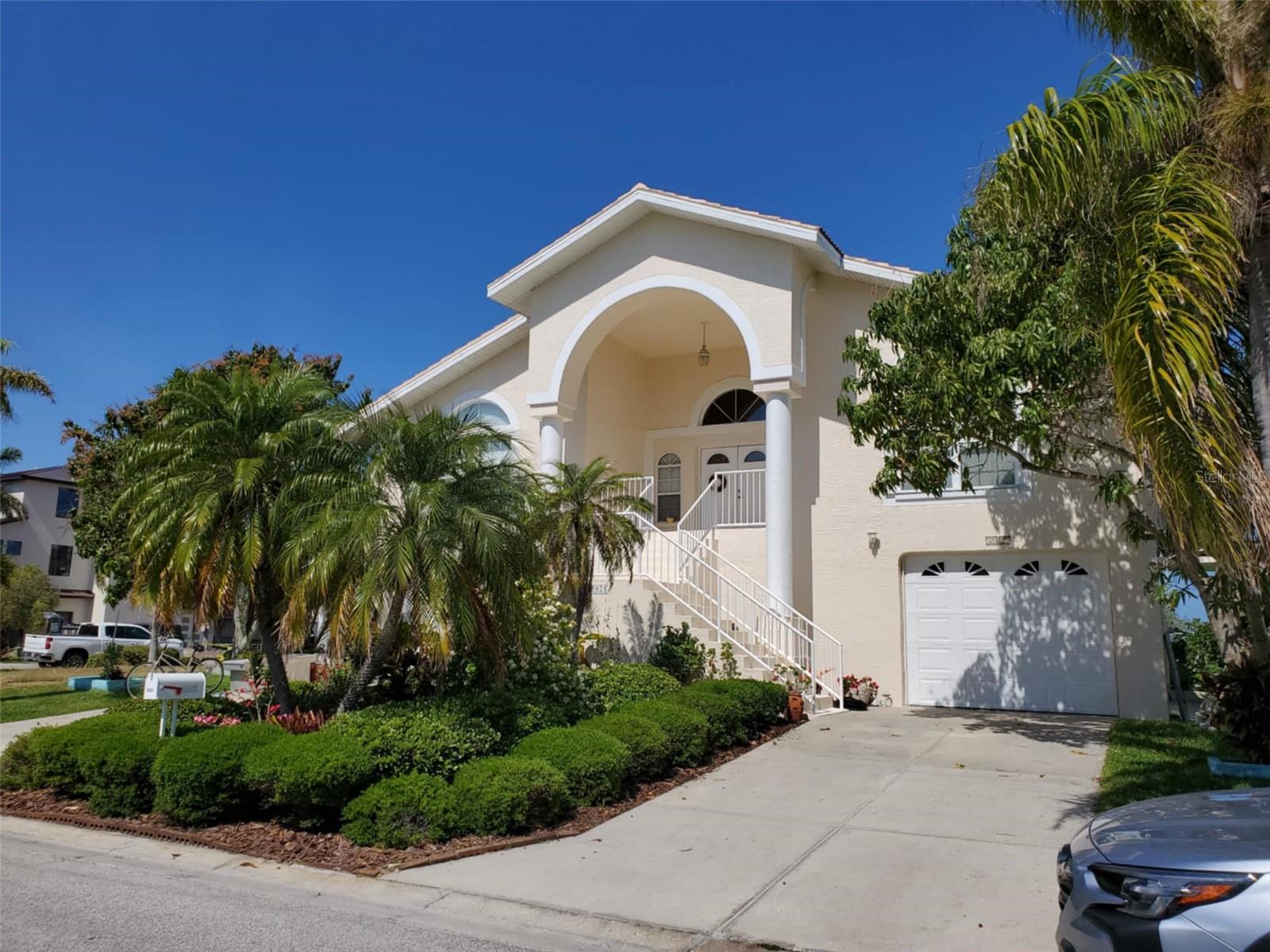 5025 WESTSHORE DRIVE