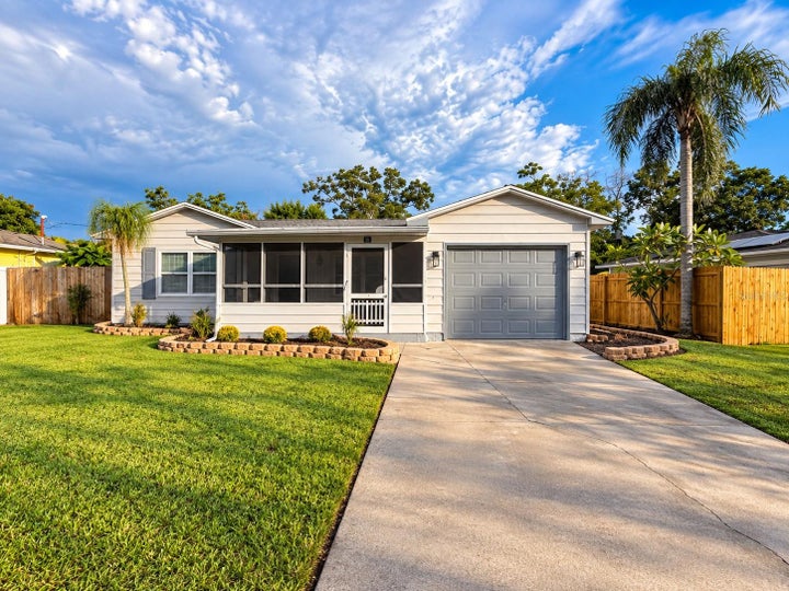 Photo 1 of 29 — 109 W GRAPEFRUIT CIRCLE, CLEARWATER, FL 33759