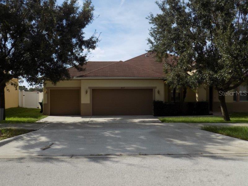Beautiful 3-Bedroom, 2-Bath Single-Family Home with 3-Car Garage in Southern Fields – Clermont, FL
Welcome to this spacious and well-maintained home located in the desirable Southern Fields subdivision of Clermont. This stunning 3-bedroom, 2-bathroom residence features an open-concept layout with a large kitchen, dining area, and living room—perfect for entertaining and everyday living.
Highlights include:
3-car garage for ample parking and storage
Expansive backyard – great for outdoor activities
Open-concept kitchen with generous dining and living space
Convenient location near SR-429, Hwy 27, Hwy 50, Winter Garden, and just minutes from Disney
Resident Benefits Package – All residents are enrolled for $39.95/month, which includes:
Renters insurance
HVAC air filter delivery (where applicable)
Credit-building opportunities through timely rent payments
$1M Identity Protection
Access to a premium resident rewards program
And much more! (Details provided upon application)
Note: Rentspree applications are not accepted.