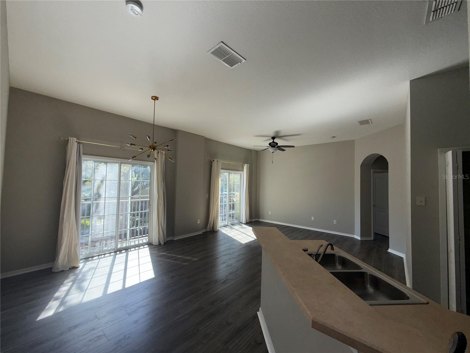 1810 PINE OAK TRAIL