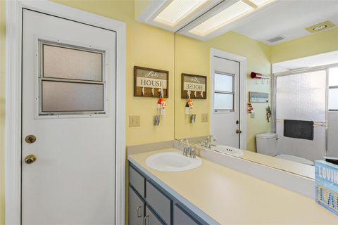 Tiny photo for 16647 E Shirley Shores Road, Tavares, FL 32778 (MLS # G5100742)