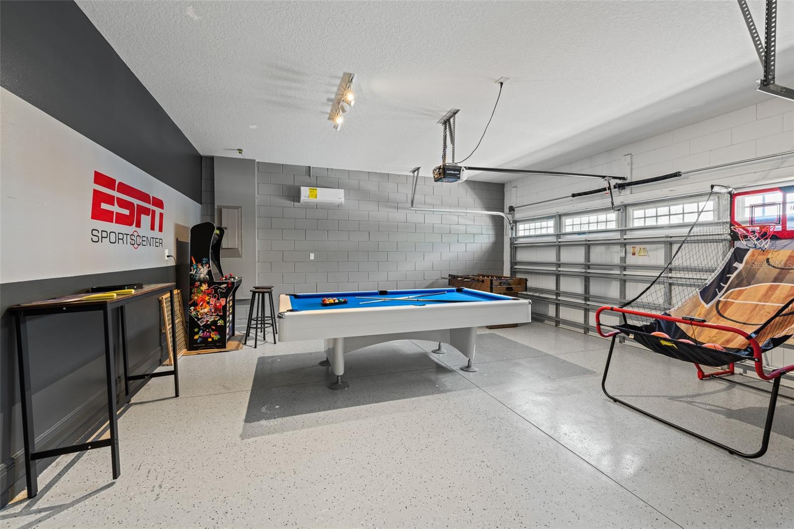 REUNION WEST - Residential Lease