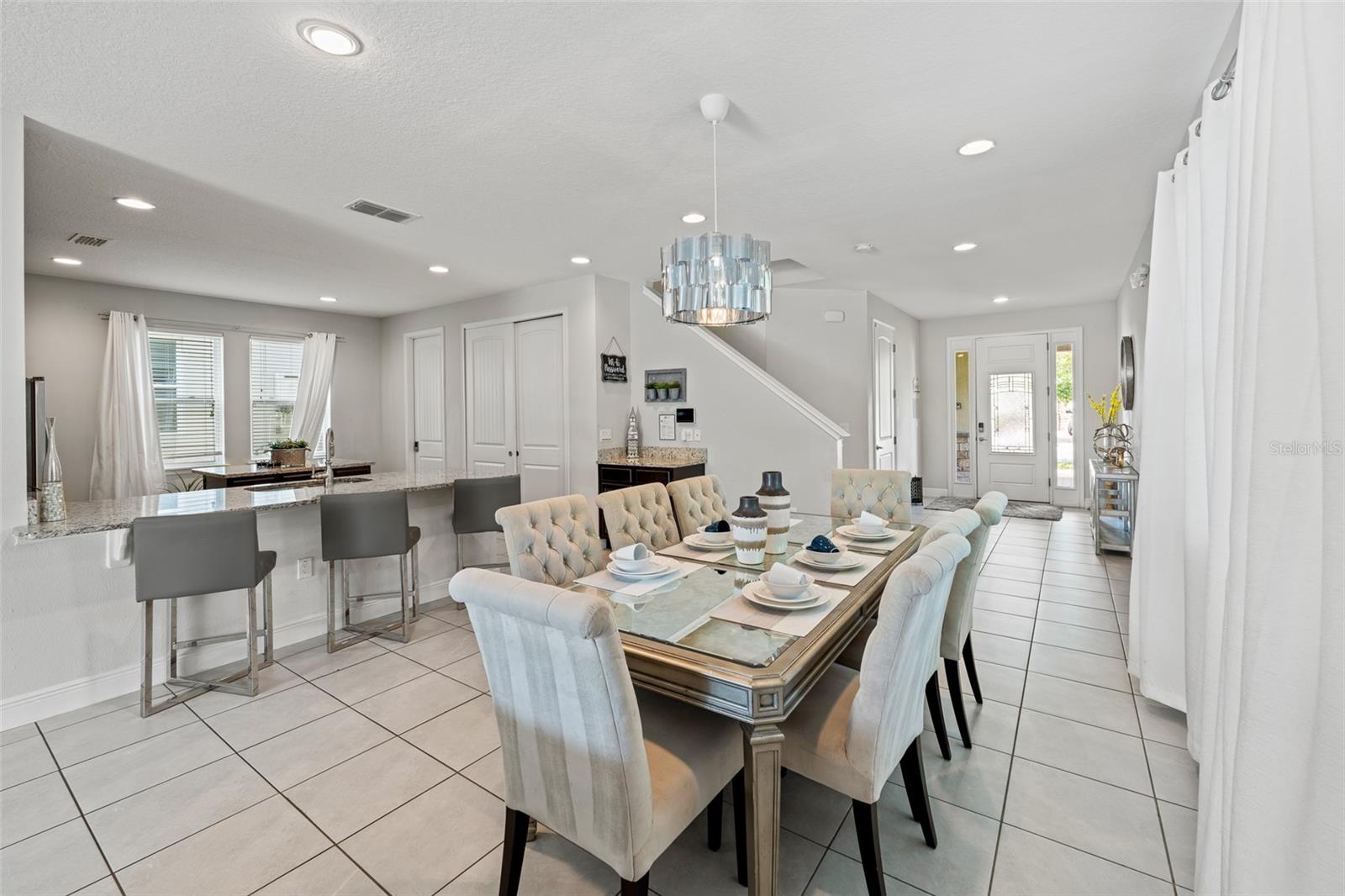 REUNION WEST - Residential Lease