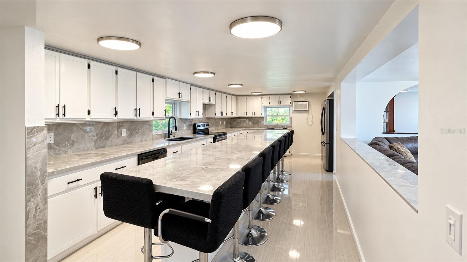 7690 GORDON LOOP