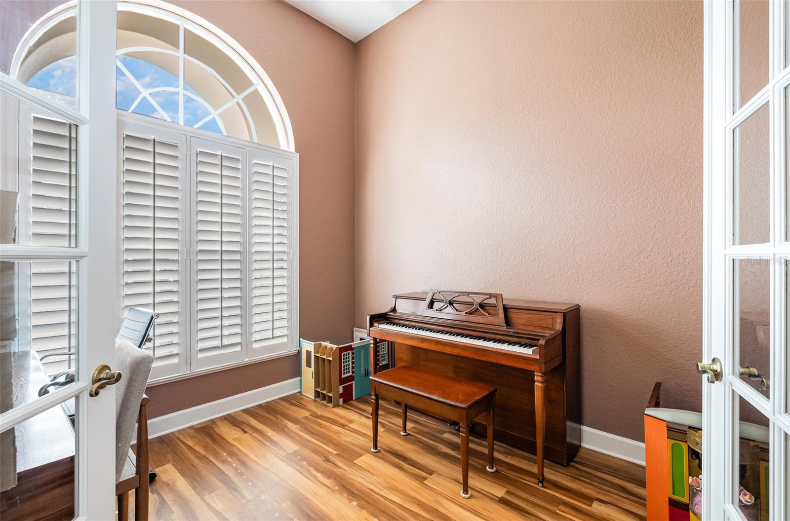 5820 HERONS LANDING DRIVE