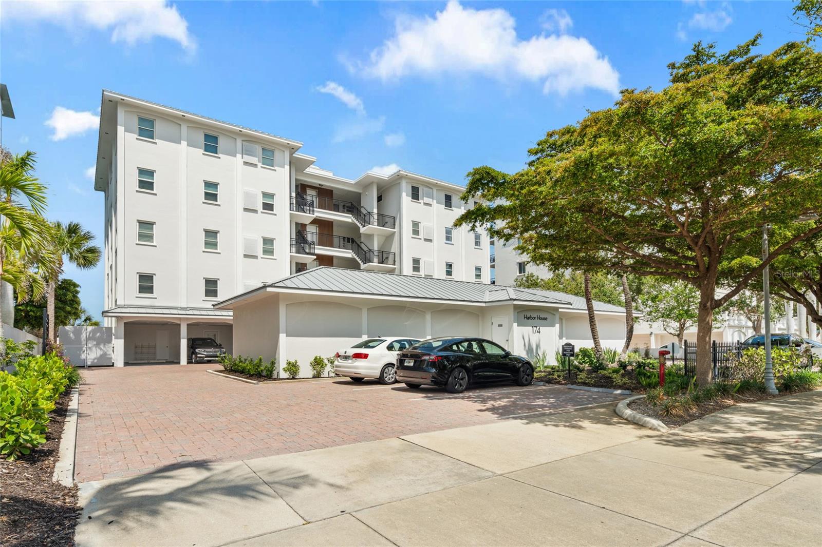 174 GOLDEN GATE POINT 21