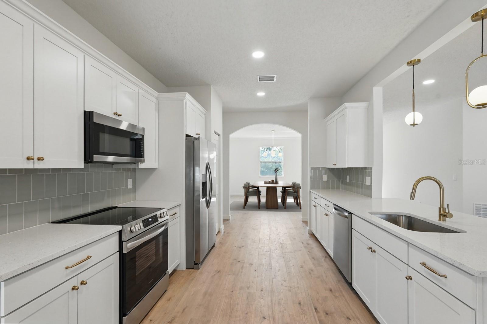 40 PINETREE DRIVE