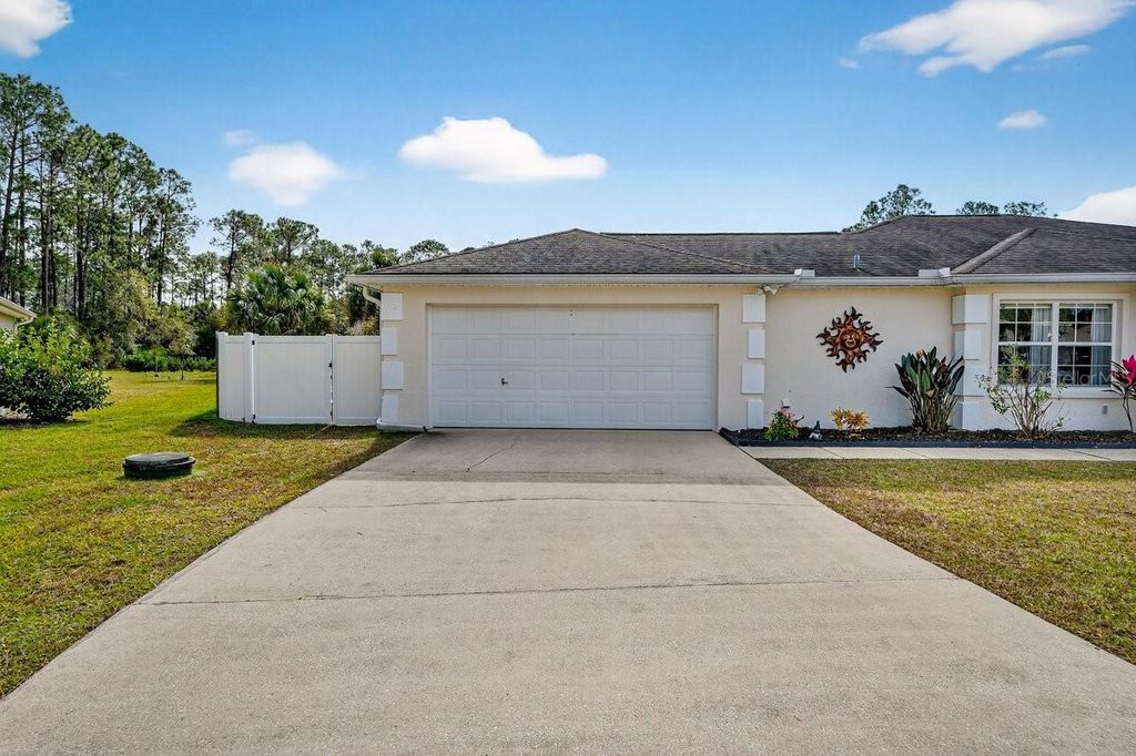 Photo of 18 Smoke Tree Place, Palm Coast, FL 32164 (MLS # V4946737)