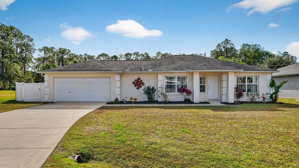 Photo of 18 Smoke Tree Place, Palm Coast, FL 32164 (MLS # V4946737)