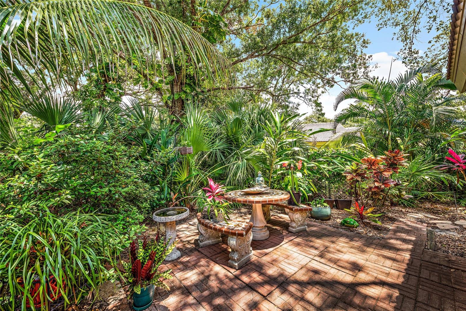 LONGWOOD VILLAS - Residential