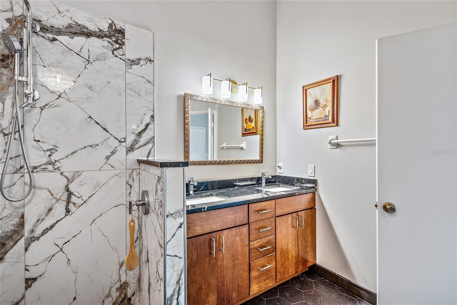 LONGWOOD VILLAS - Residential