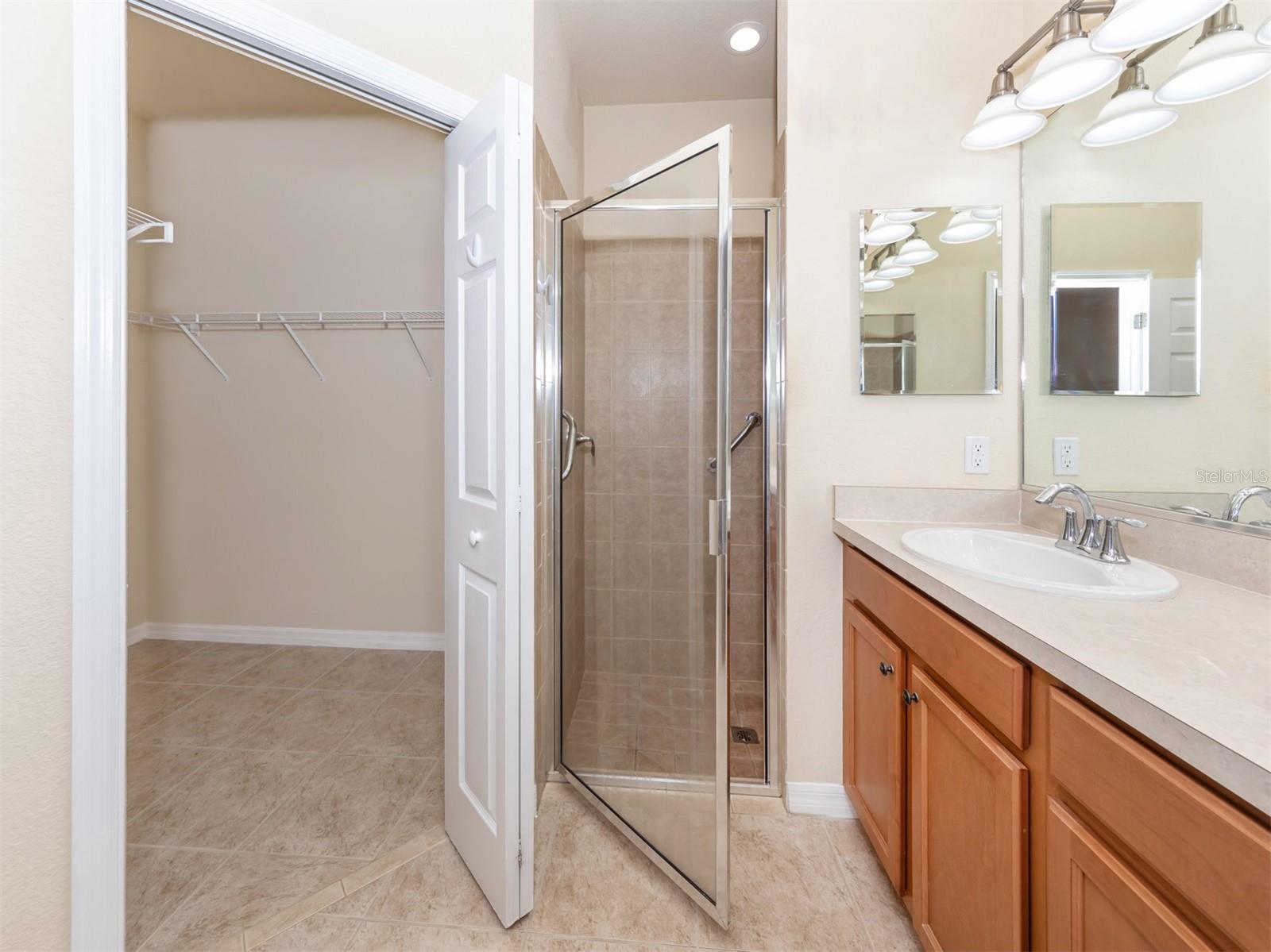 STONEYBROOK AT VENICE UNIT 4 - Residential Lease
