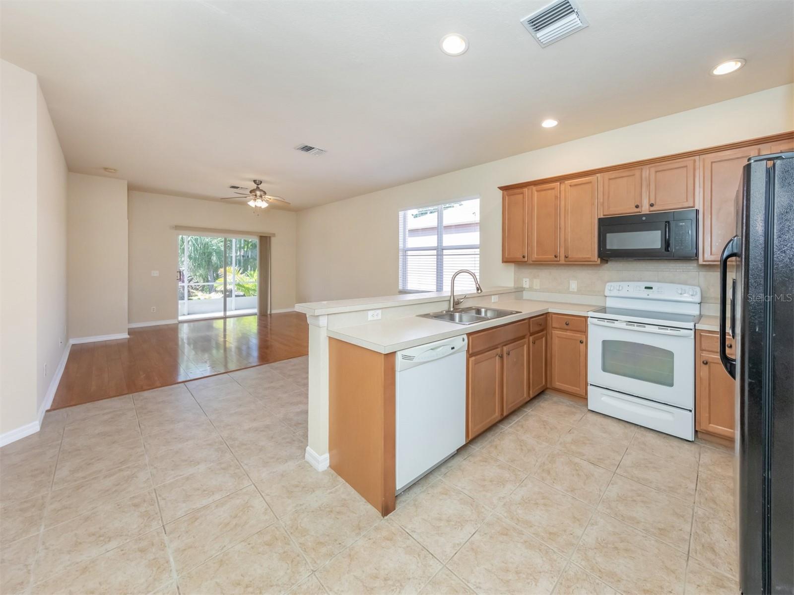 STONEYBROOK AT VENICE UNIT 4 - Residential Lease