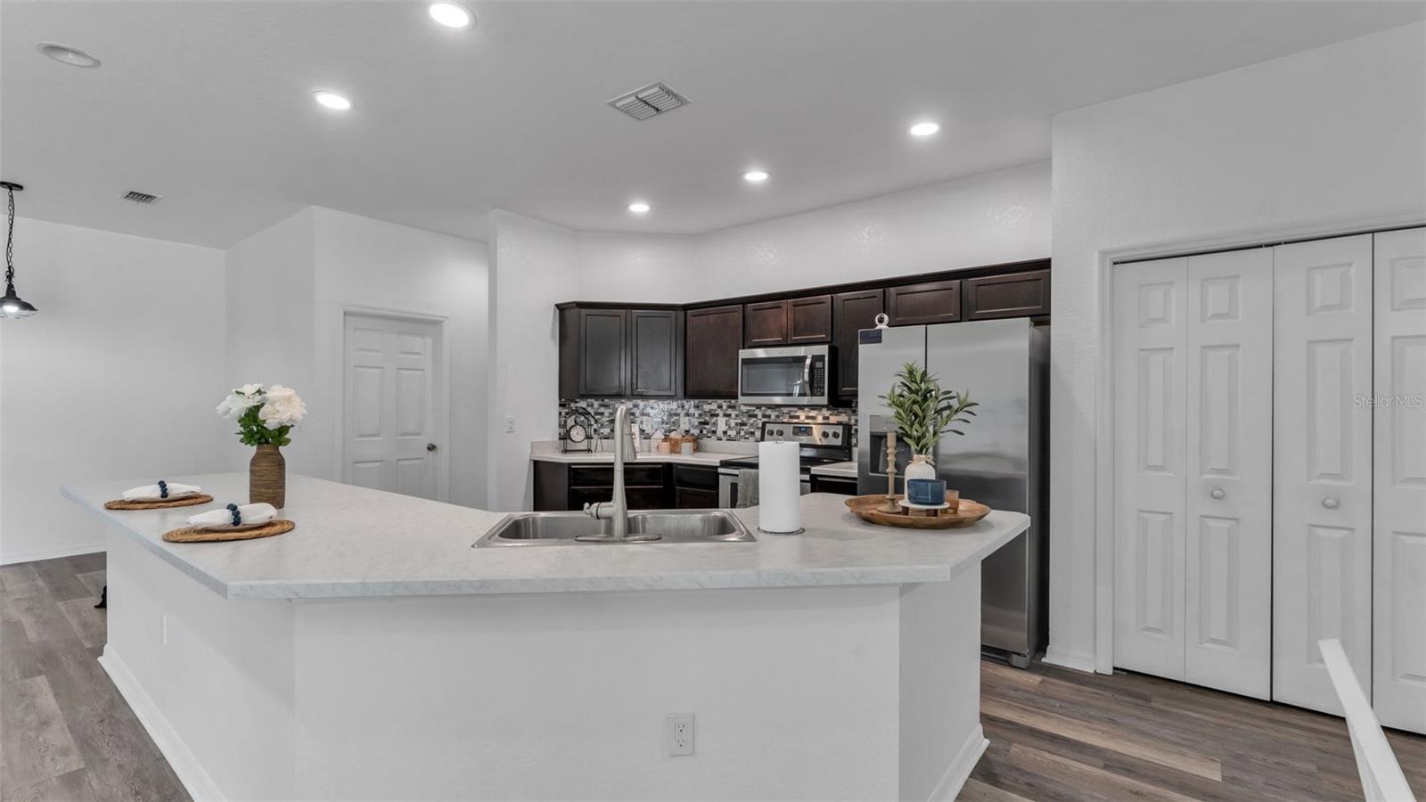 LAKE MCLEOD POINTE PH 02 - Residential