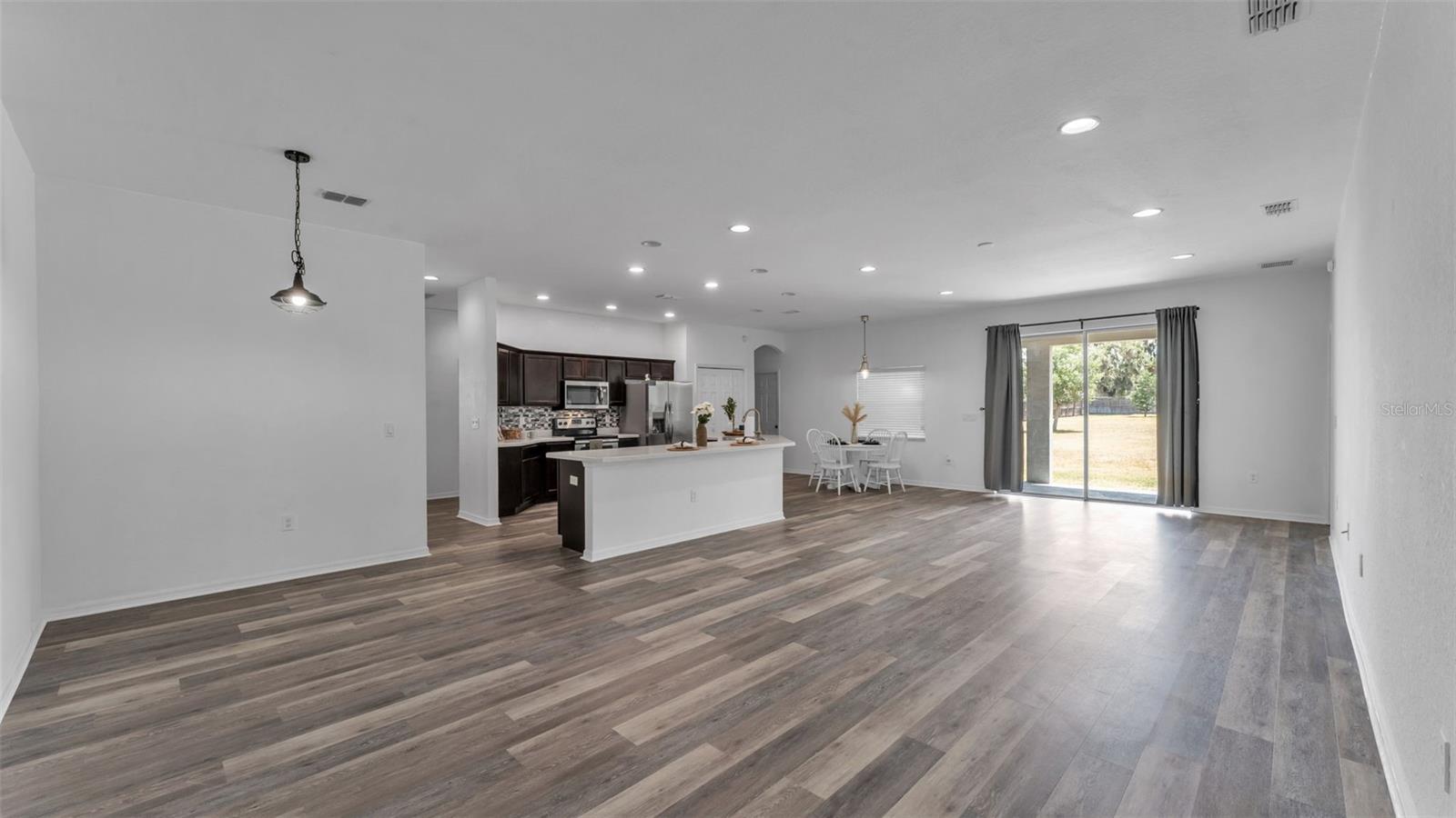 LAKE MCLEOD POINTE PH 02 - Residential