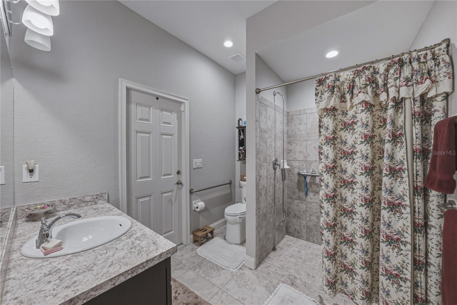 LAKESIDE PRESERVE PH I - Residential