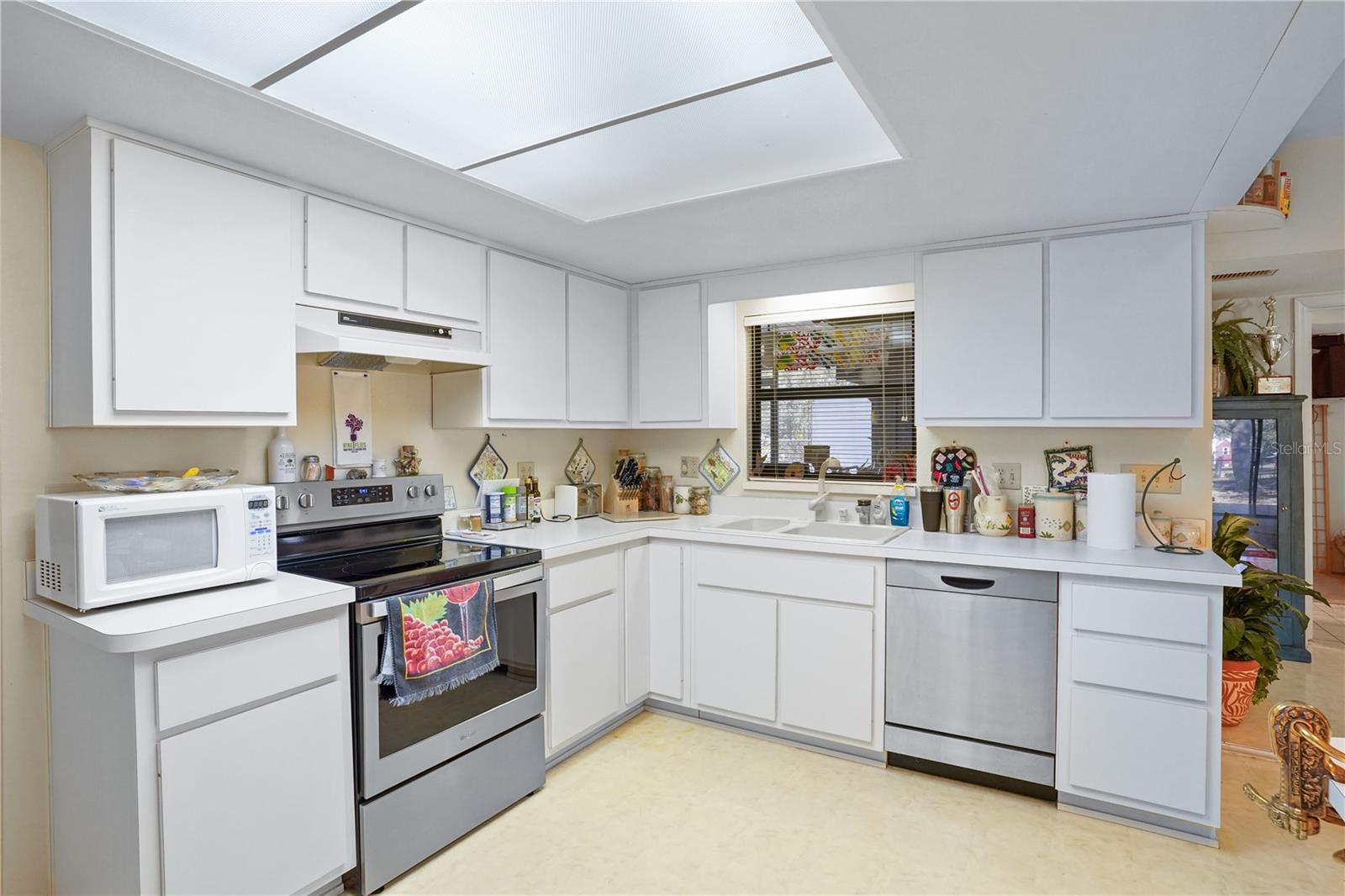 MOSS BLUFF RIDGE - Residential