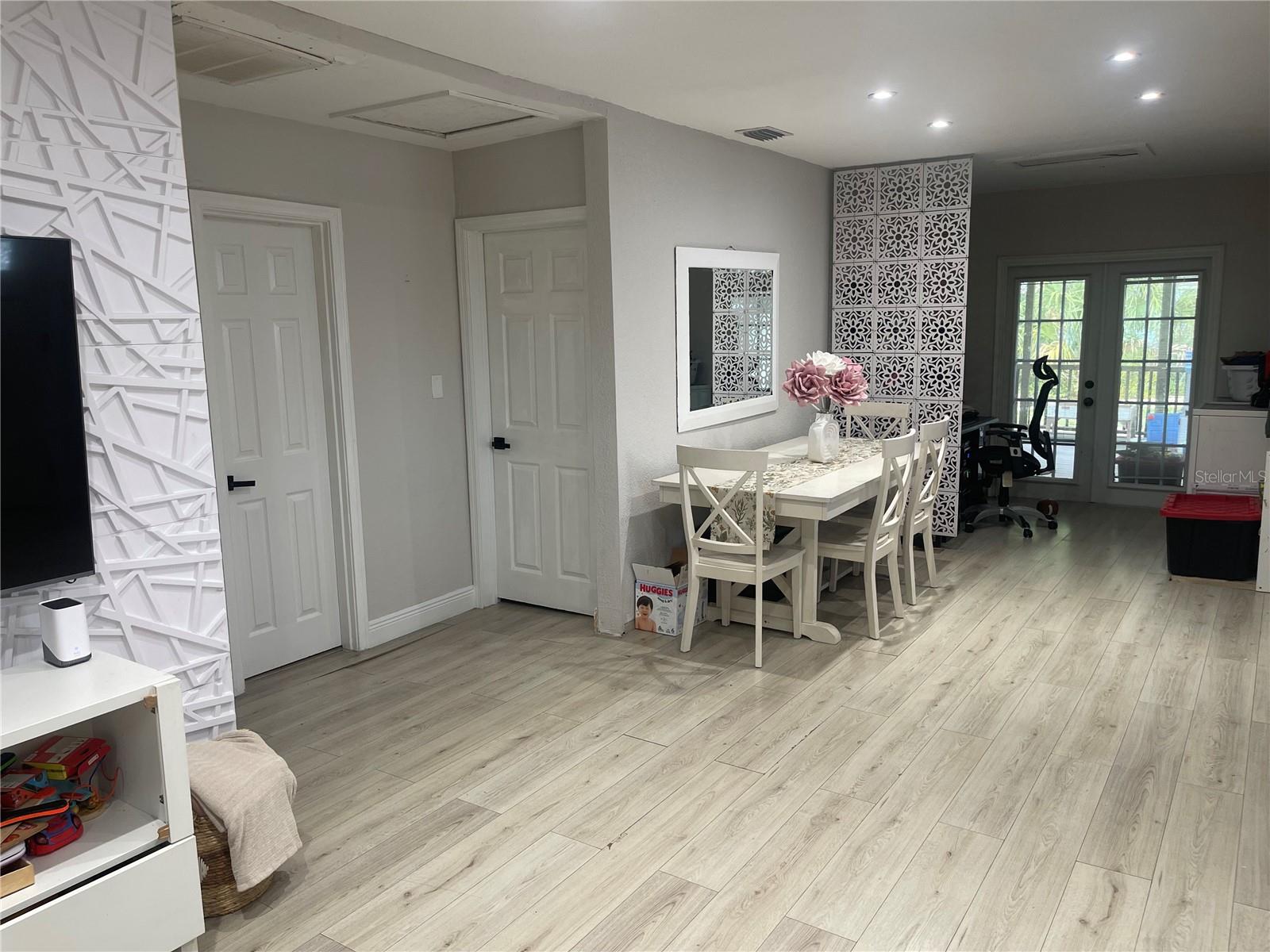 ROSLYN HOMES - Residential