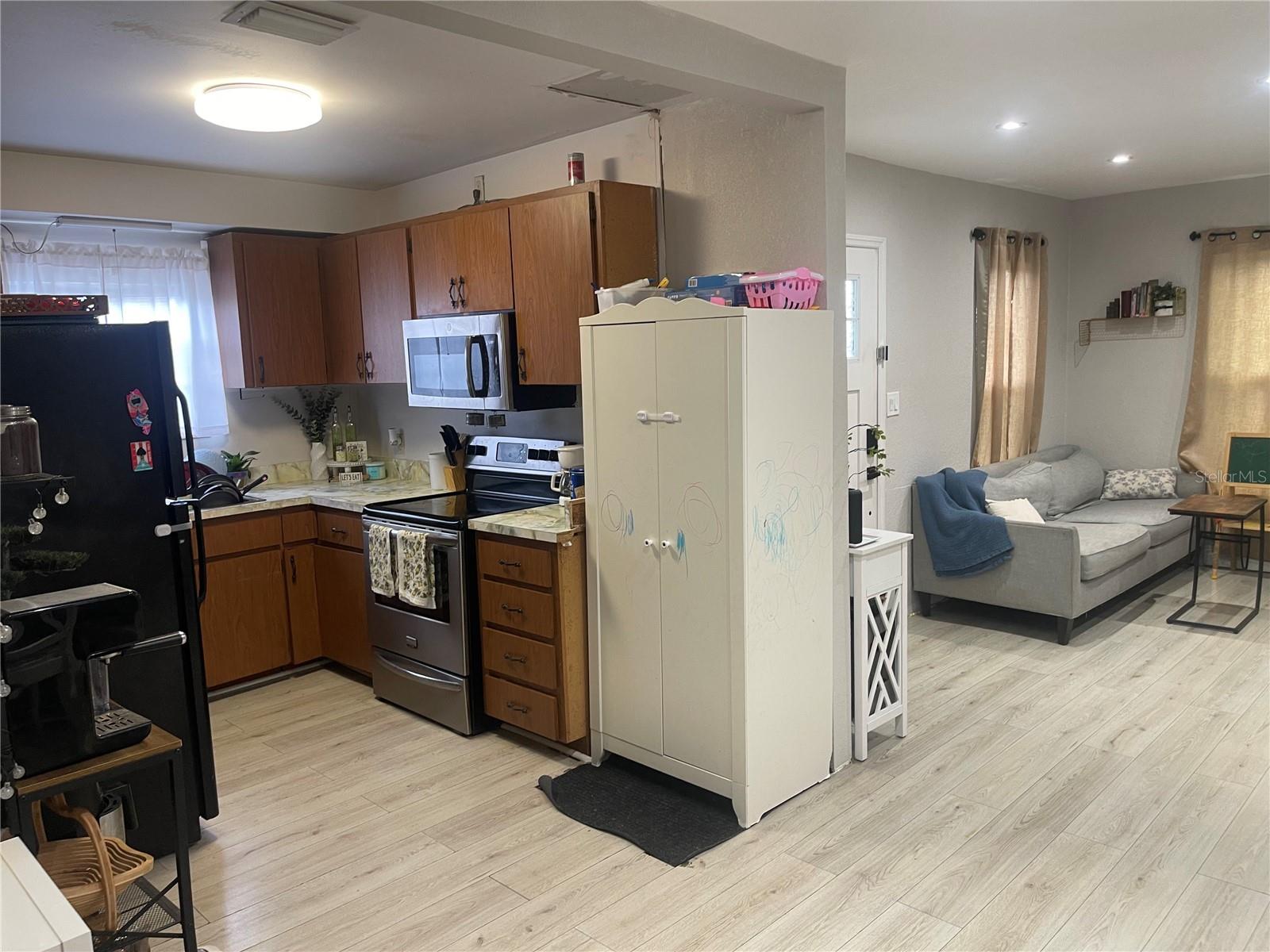 ROSLYN HOMES - Residential