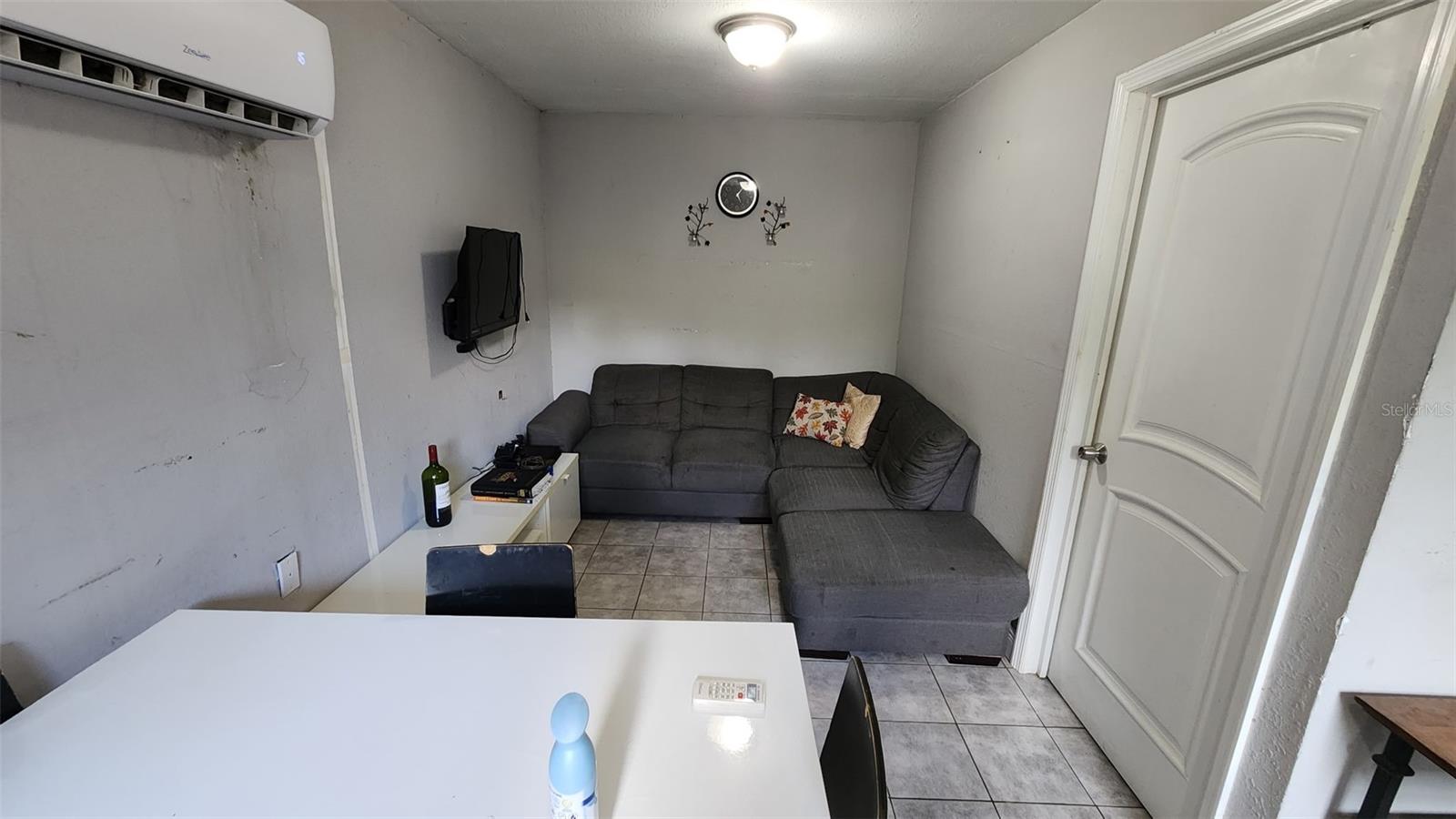 ROSLYN HOMES - Residential