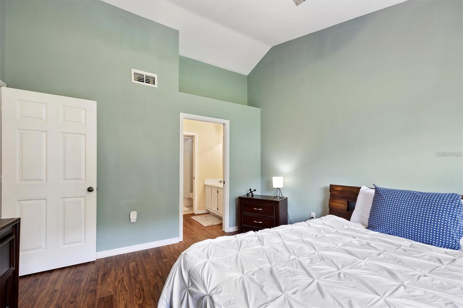 THE LINKS - Residential