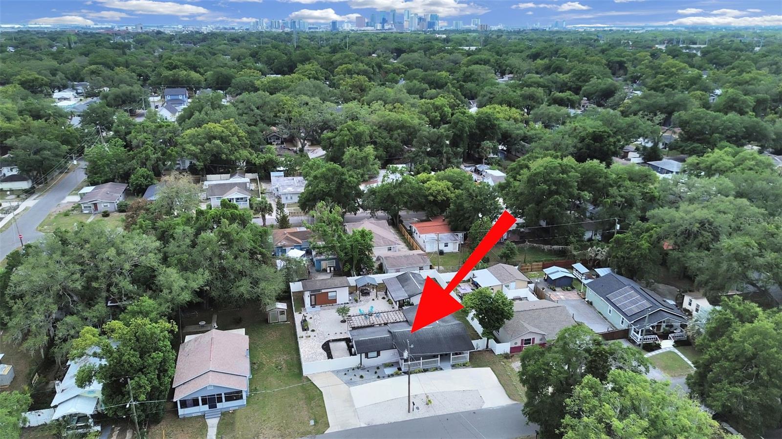 1215 E CURTIS STREET