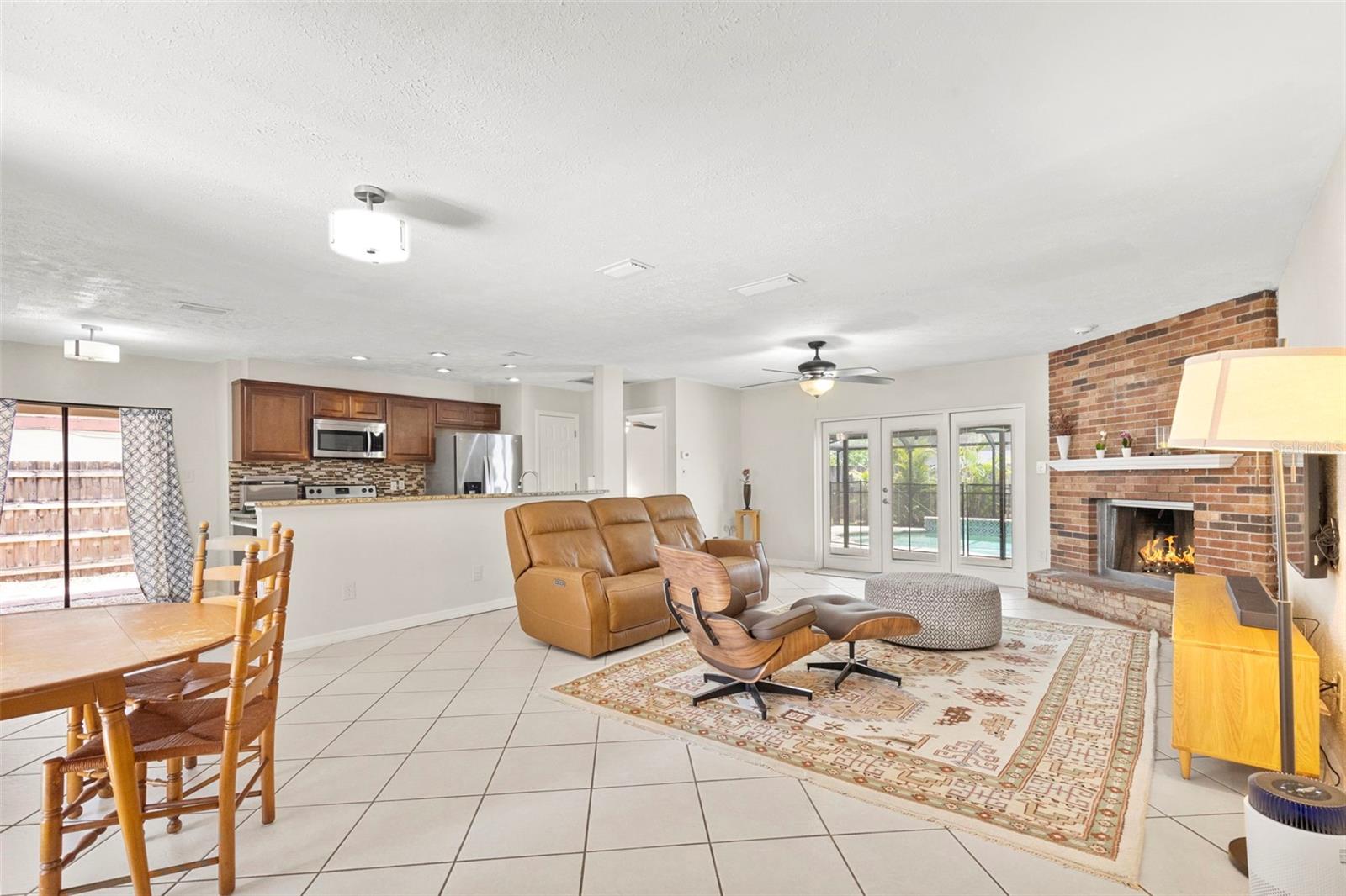 15701 COUNTRY LAKE DRIVE