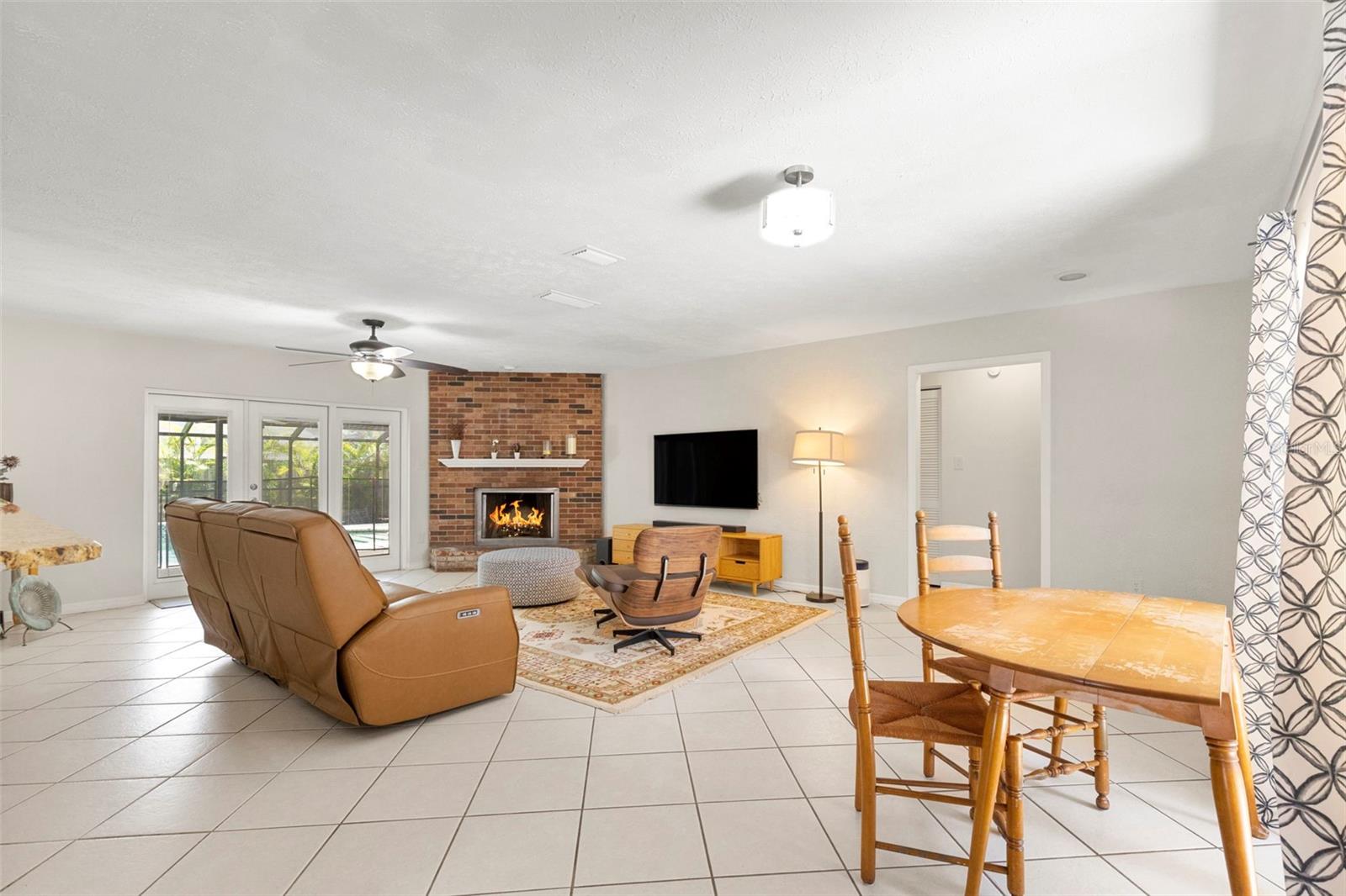 15701 COUNTRY LAKE DRIVE