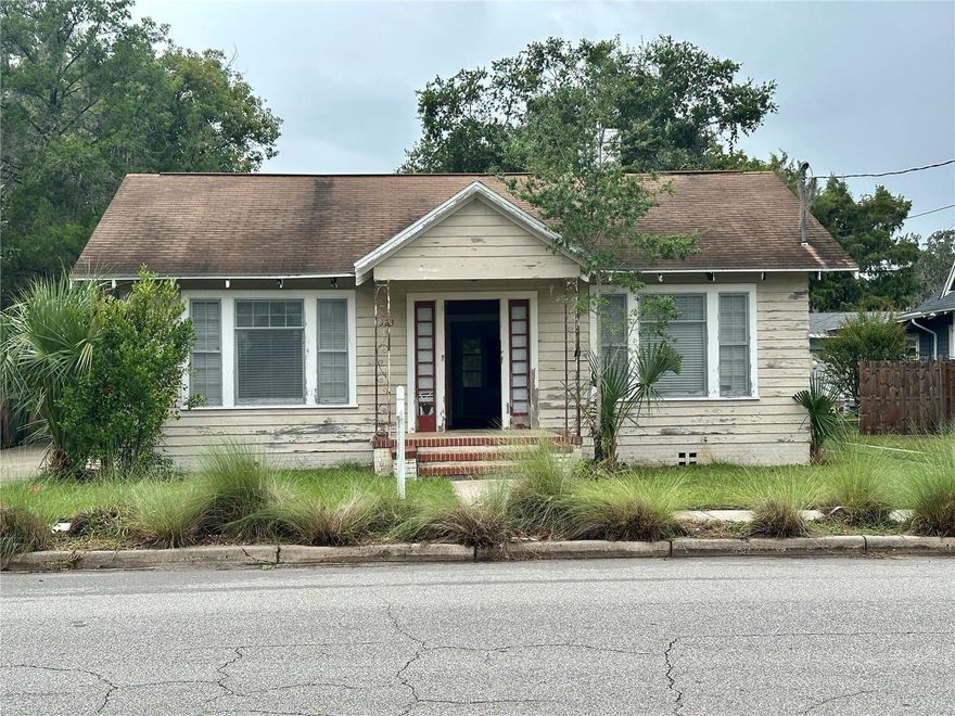 Calling INVESTORS! Charming 2/1 Home in Prime Leesburg Location!
This well-located 2-bedroom, 1-bathroom home is perfectly situated near the Venetian Gardens, Leesburg Trail, and Rogers Park, offering a lifestyle filled with outdoor recreation and convenience. Just steps away from Leesburg Recreation & Parks, this property is ideal for active individuals and families alike.
Enjoy easy access to major amenities — you're just minutes from Leesburg Hospital, Beacon College, and the vibrant downtown area. Whether you're looking for a smart investment, a rental opportunity, or a cozy home for yourself, this property has it all.
Highlights:
Prime location near parks, trails, and recreational facilities
Sidewalks throughout the neighborhood for walking and biking
Quick access to medical facilities and higher education
Great potential as a rental or investment property
Don't miss this opportunity to own a home in one of Leesburg’s most convenient and recreation-rich areas!