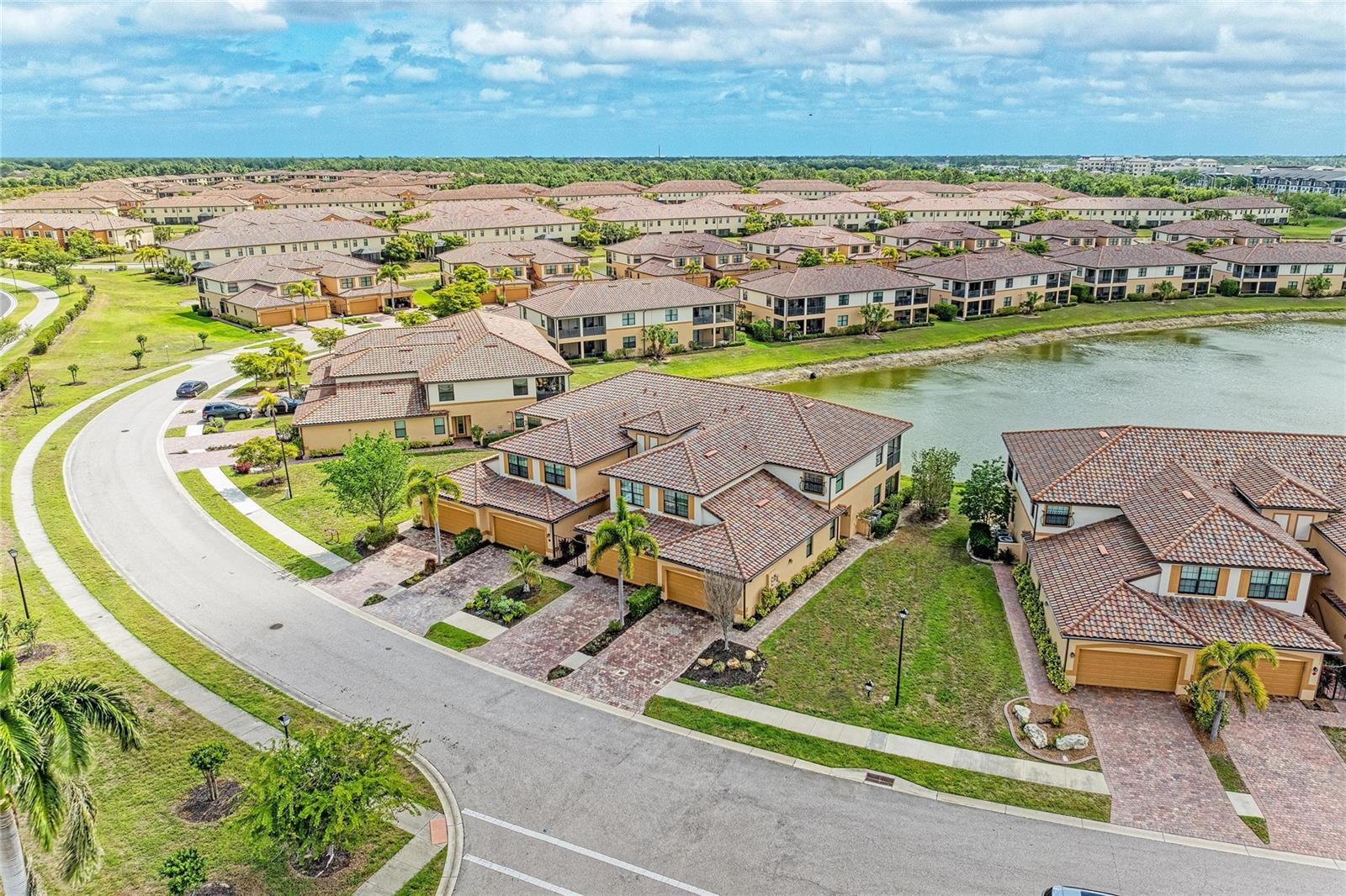 COACH HOMES 1 AT GRAN PARADISO - Residential