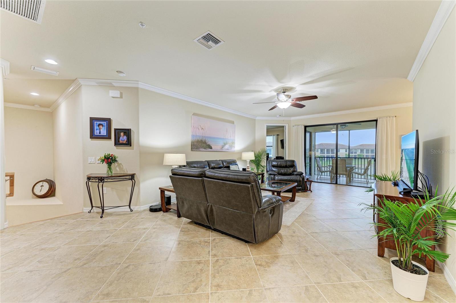 COACH HOMES 1 AT GRAN PARADISO - Residential