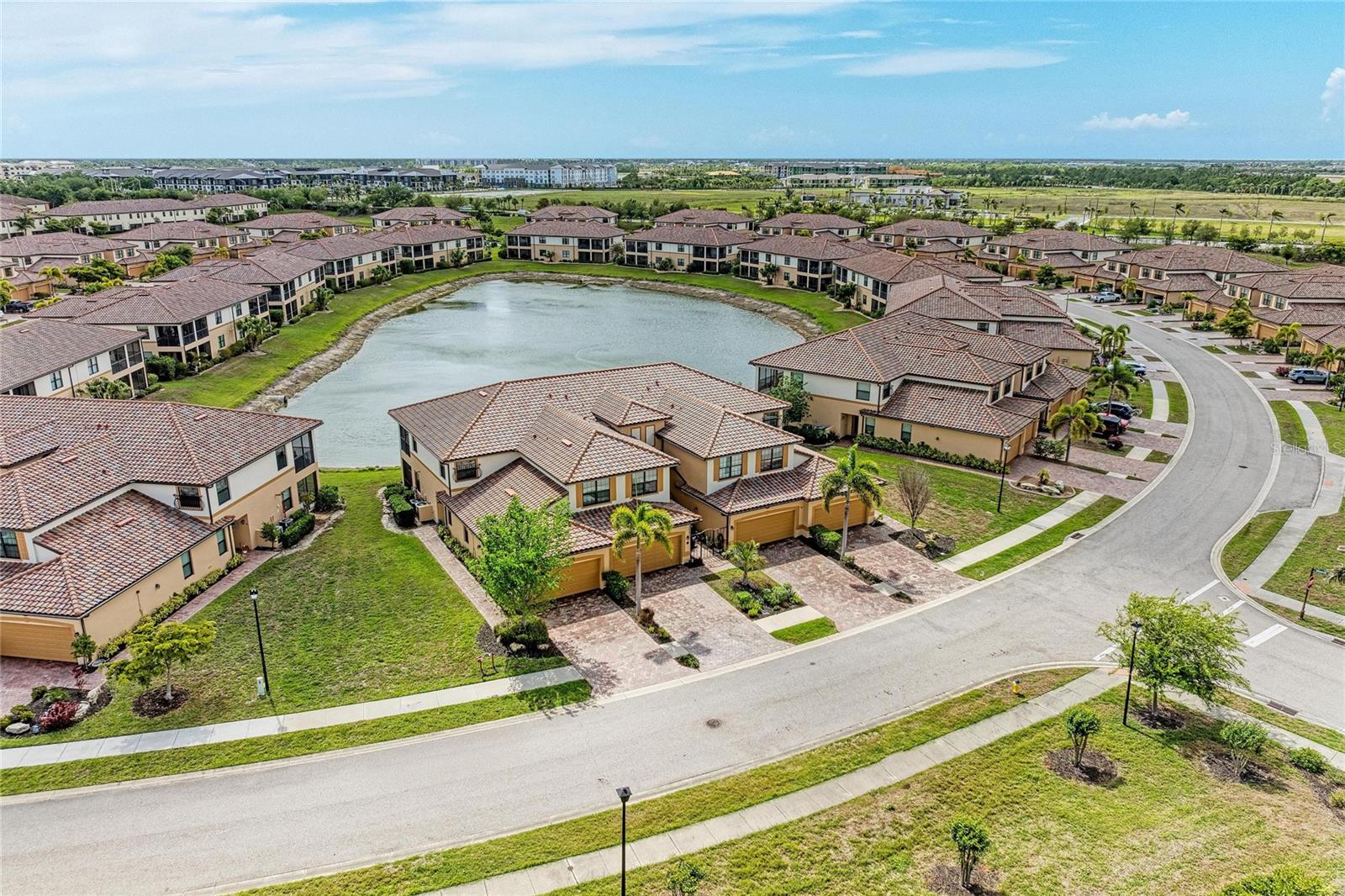 COACH HOMES 1 AT GRAN PARADISO - Residential