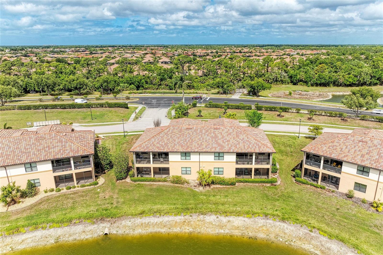 COACH HOMES 1 AT GRAN PARADISO - Residential