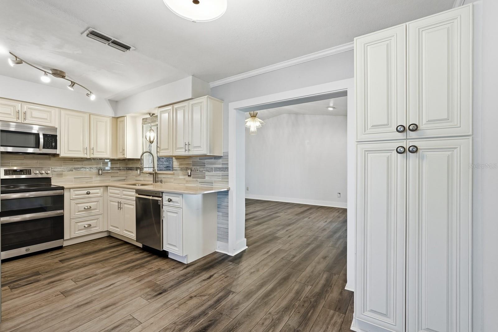 CEDAR POINT - Residential