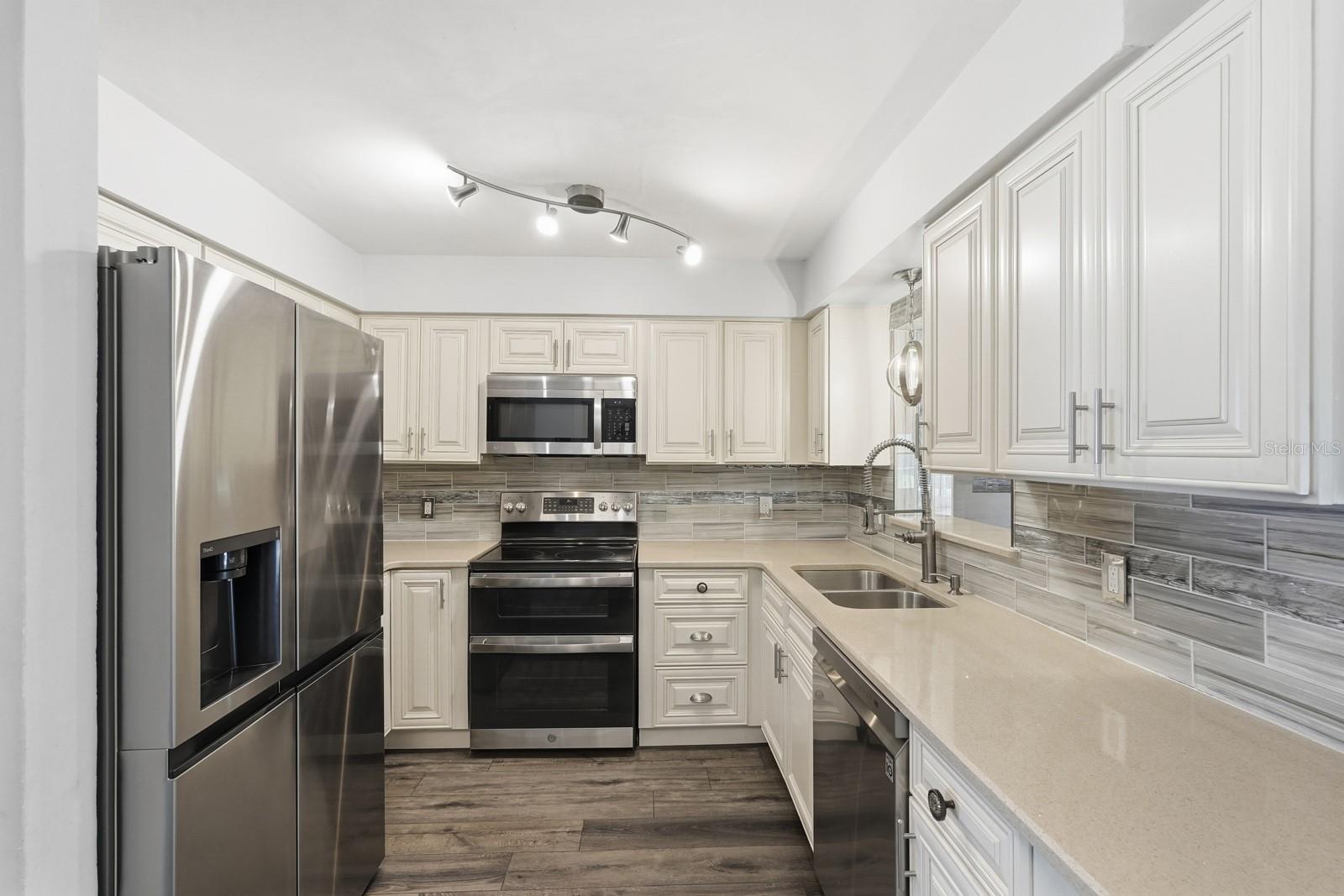 CEDAR POINT - Residential