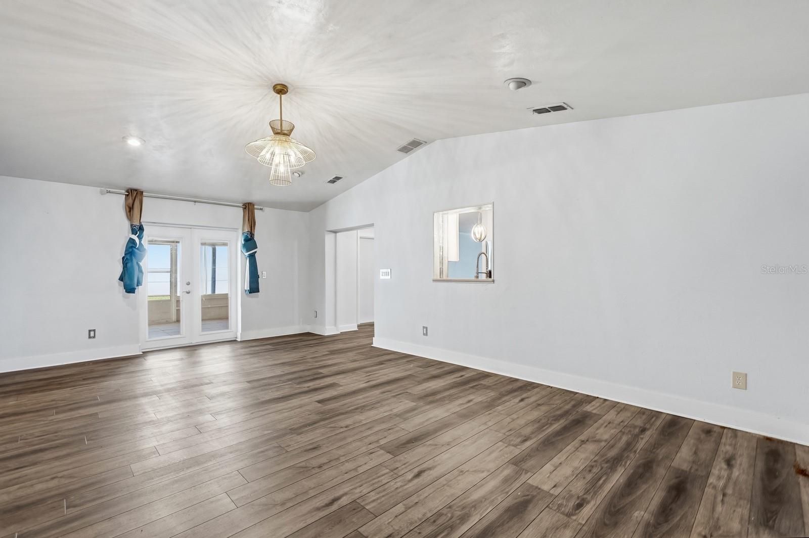 CEDAR POINT - Residential