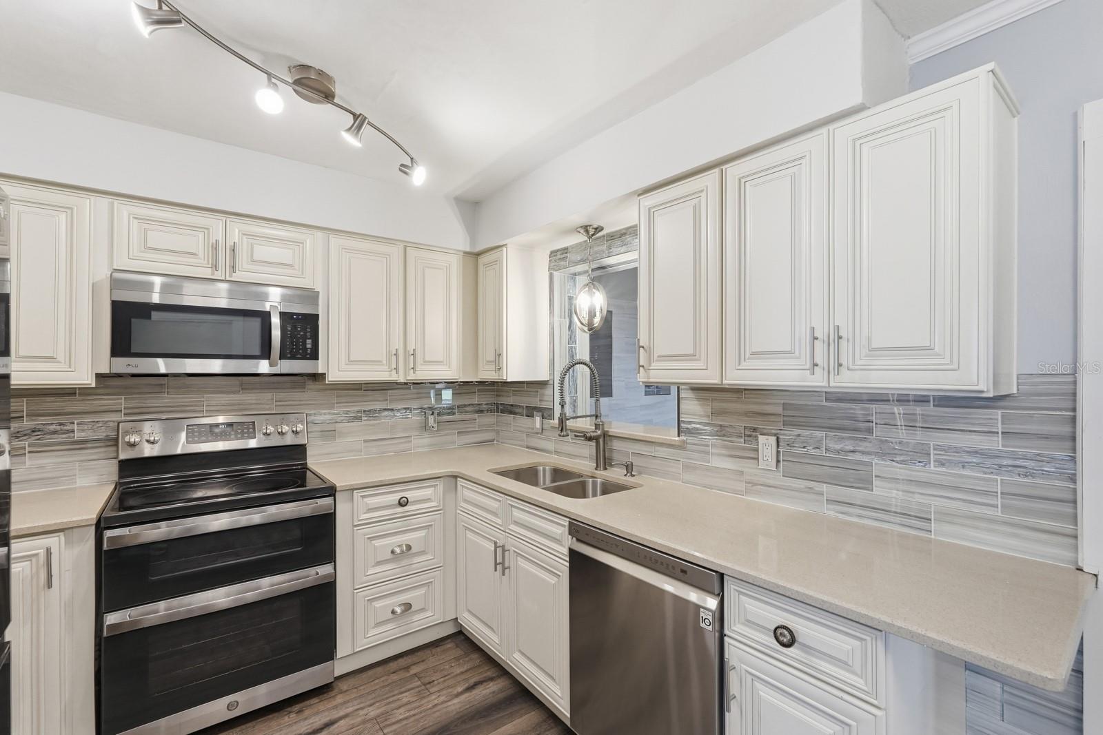 CEDAR POINT - Residential