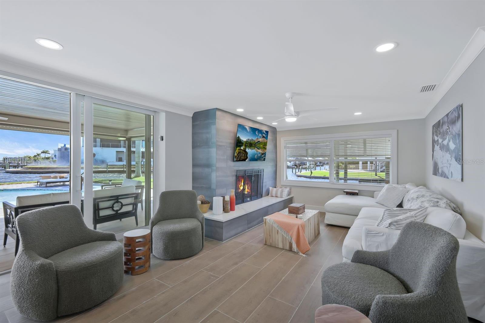 5596 AVENIDA PESCADORA