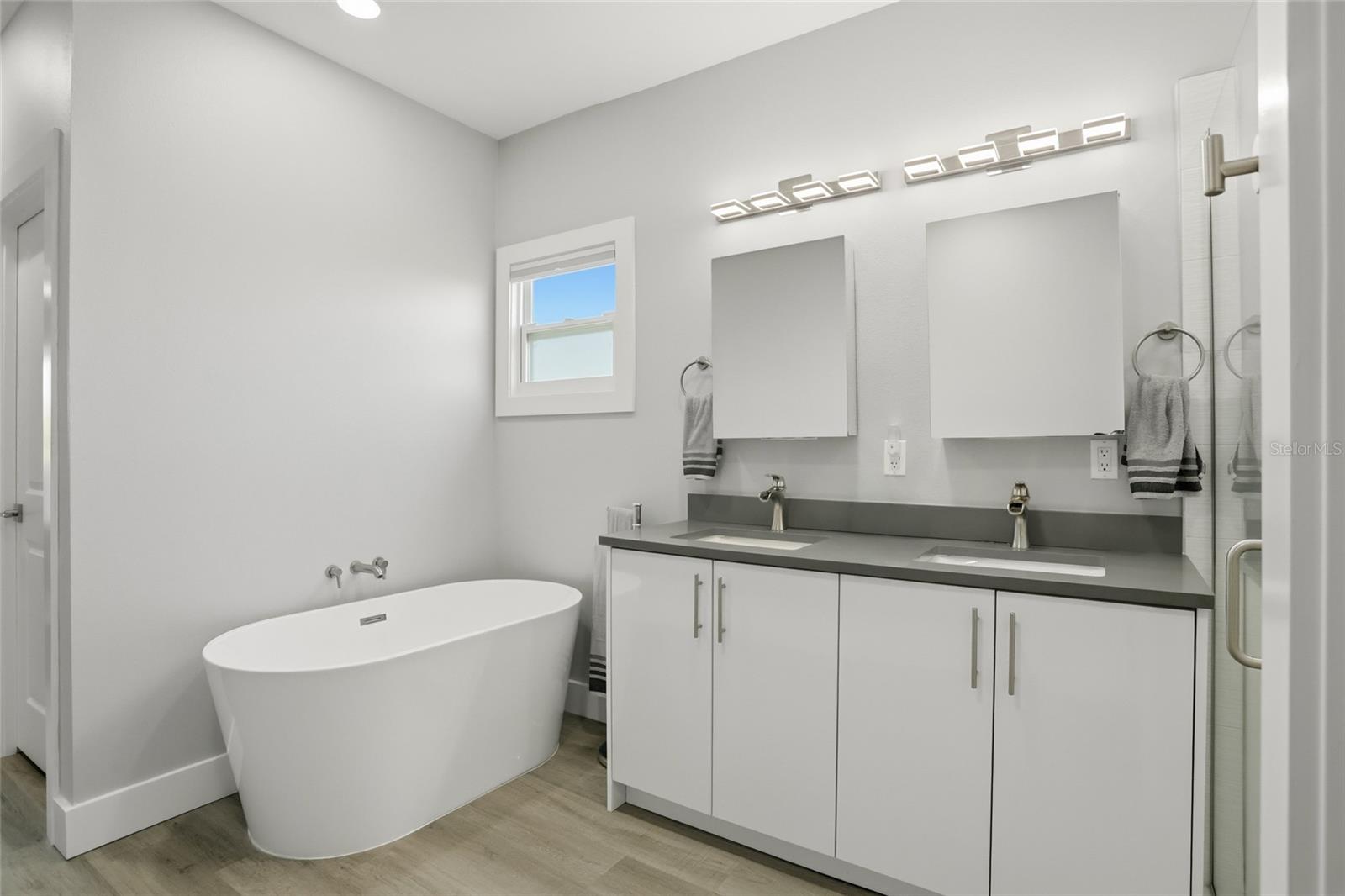 HOLLY HILL GROVE & FRUIT CO - Residential