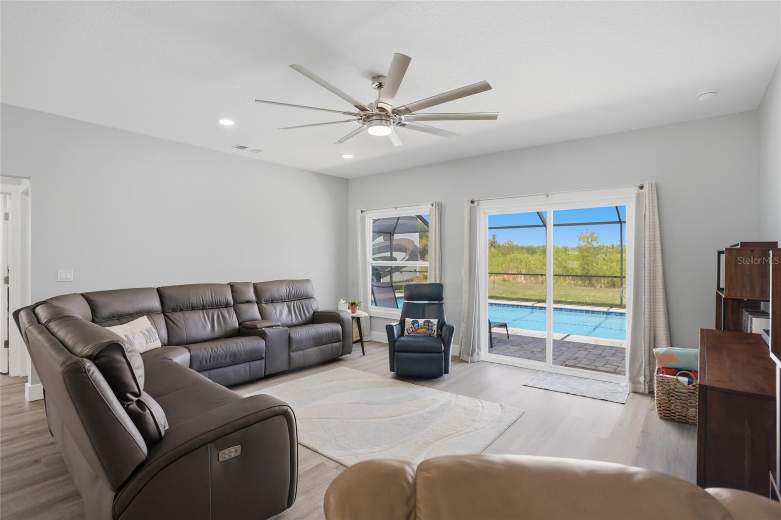 HOLLY HILL GROVE & FRUIT CO - Residential