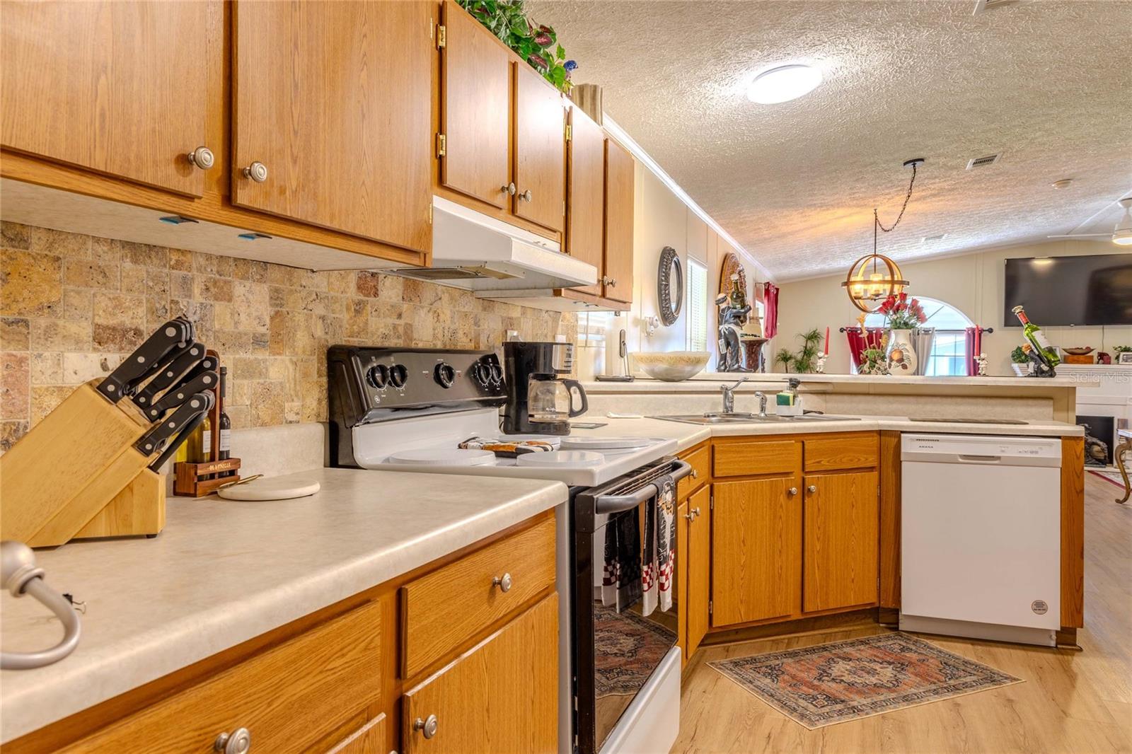 MAPLE LEAF ESTATES - Residential