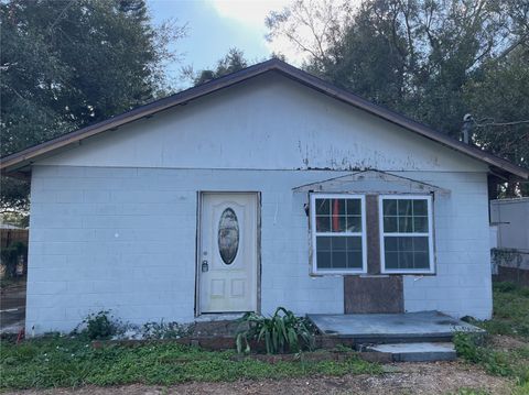 A home in WINTER HAVEN