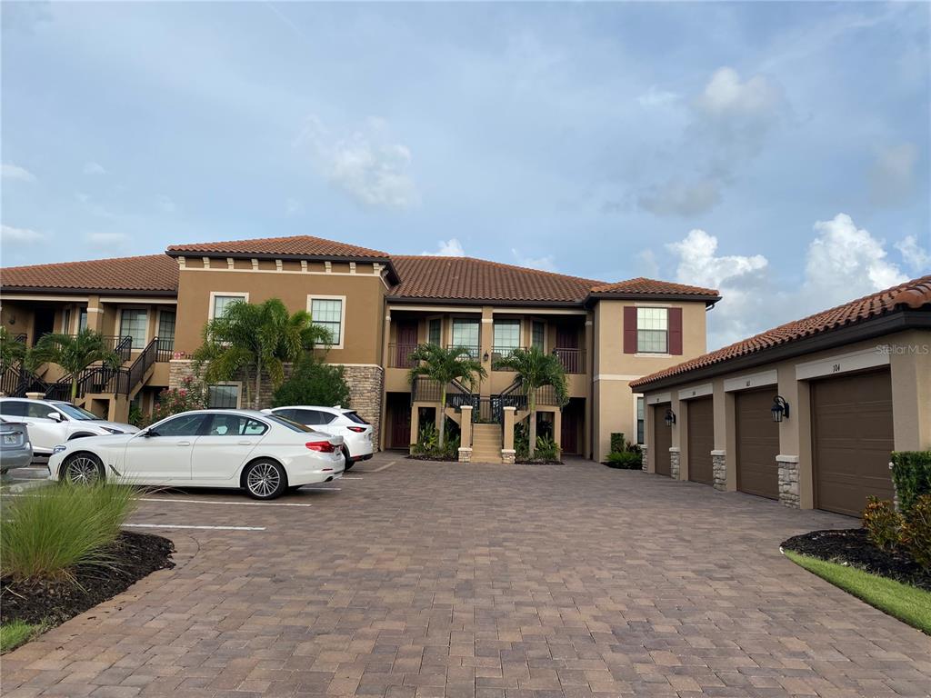 Great first floor Esplanade condo with detached 1 car garage. Very open floor plan with eat in kitchen nook in the front of the unit, and an open kitchen breakfast bar into living area. This unit does have an open den/media room with desk space to work at. Master has a king bed that views the golf greens. Living / dining combo area views the 10th green and distance tree line. This unit does come with all amenity transfer to tenant for $250.00. Come and relax at Esplanade with wonderful amenities for all to enjoy. The golf and golf pro shop is exquisite.