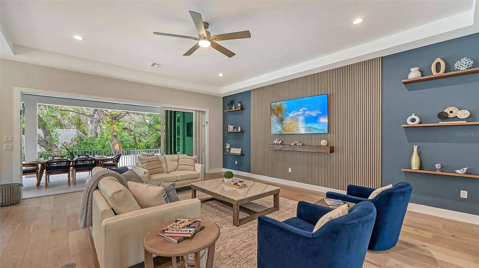 1537 SIESTA DRIVE