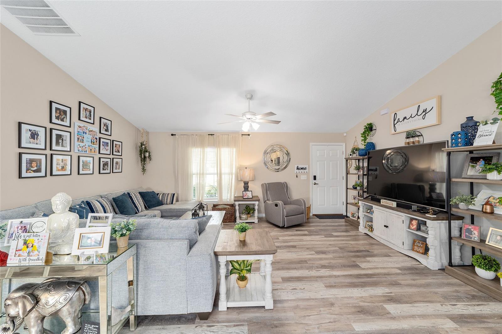 SILVER SPGS SHORES UN 18 - Residential